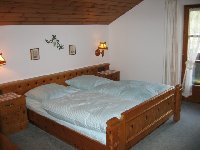 Schlafzimmer mit Doppelbett